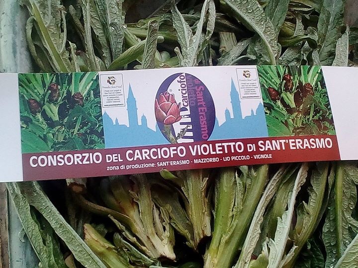 Carciofo Violetto di Sant'Erasmo, for sale in the market at Rialto, Venezia